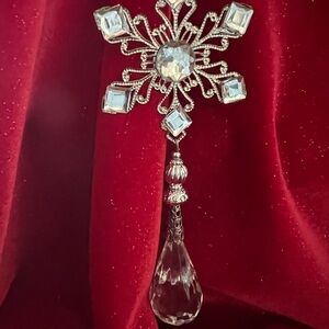 Elegant Silver Filigree and Clear Acrylic Snowflake Ornaments